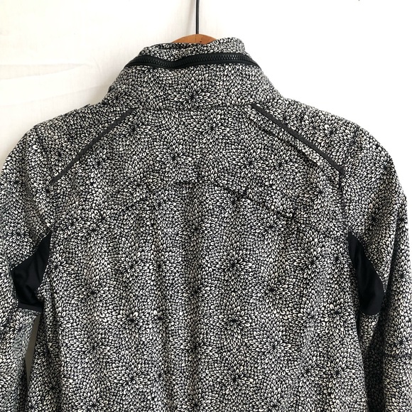 Lululemon hooded jacket, size 2 - Picture 7 of 15